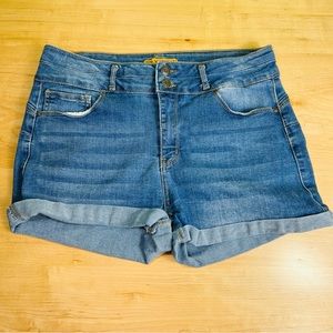 Wax Jean shorts size L good condition